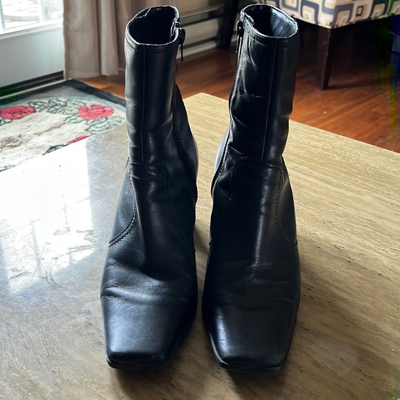 Classic black boots - Picture 1 of 7